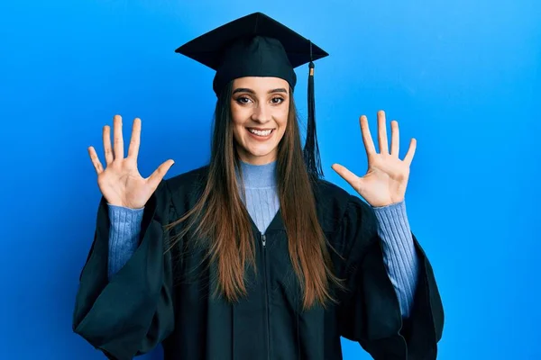 Beautiful Brunette Young Woman Wearing Graduation Cap Ceremony Robe Showing — Stock Photo, Image