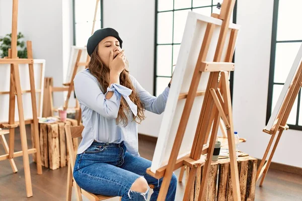 Young Hispanic Artist Woman Painting Canvas Art Studio Bored Yawning — Stock Photo, Image