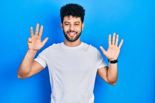 Jovem Árabe Homem Com Barba Vestindo Casual Branco Shirt Mostrando — Fotografia de Stock