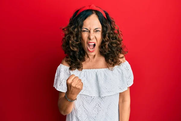 Mulher Hispânica Meia Idade Vestindo Roupas Casuais Com Raiva Louco — Fotografia de Stock