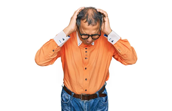 Hombre Indio Mediana Edad Que Usa Ropa Casual Gafas Que —  Fotos de Stock