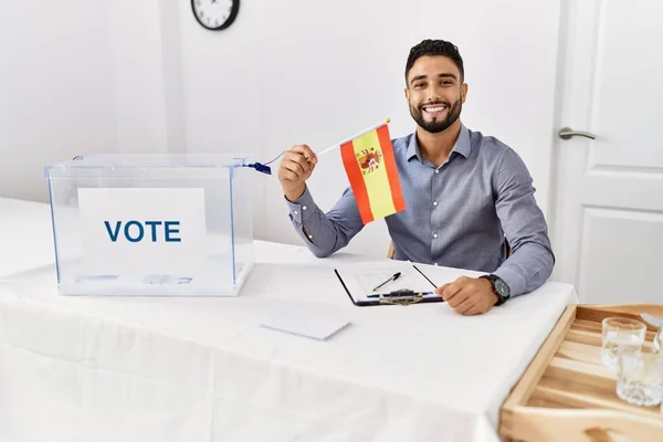 Jeune Homme Beau Avec Barbe Élection Campagne Politique Tenant Drapeau — Photo