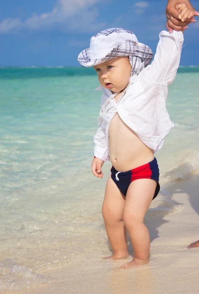 sombrero playa fotos de stock, imágenes de Bebé playa sin royalties | Depositphotos