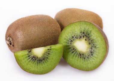 beyaz üzerine taze kivi