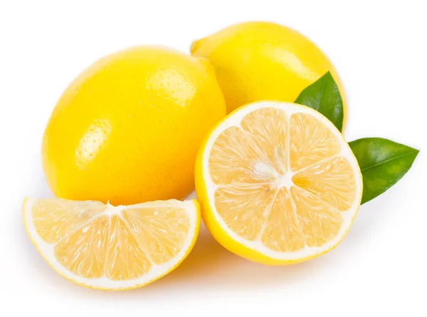 Verse citroen op wit — Stockfoto