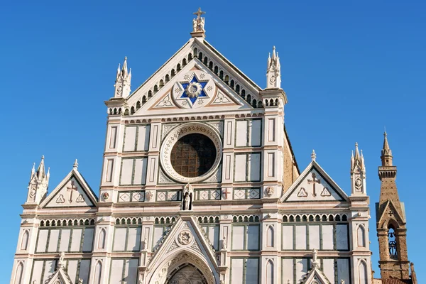 大教堂的圣十字教堂在佛罗伦萨，意大利 — 图库照片