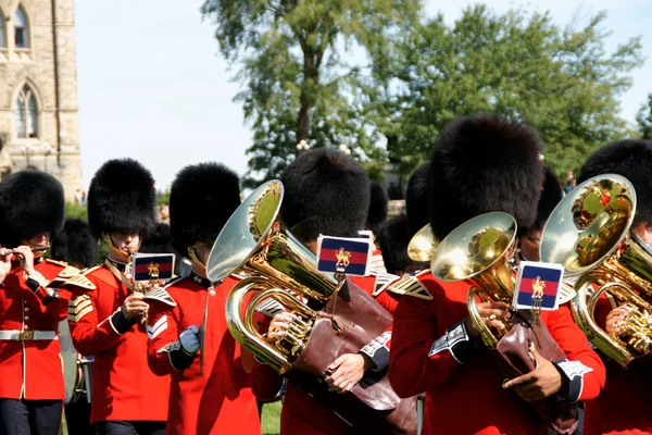 Banda dos Guardas de Granadeiros Canadenses em parada em Ottawa — Fotografia de Stock