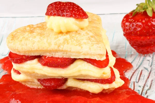 Heart shaped strawberry and custard millefeuille — Stock Photo, Image