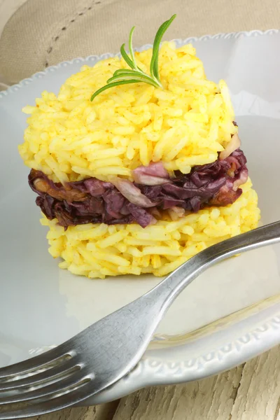Hartvormige saffraan rijst met trevisano witloof — Stockfoto