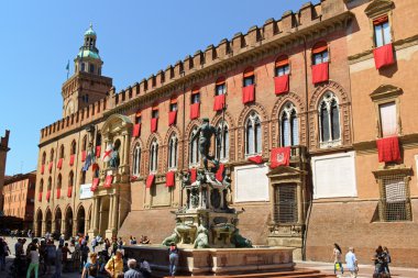 Palazzo D'Accursio ve Neptün Çeşmesi Bologna, İtalya