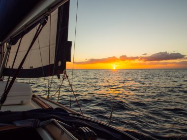 Atlantik Okyanusu üzerinde günbatımı