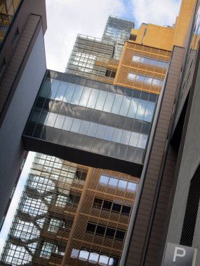 Batı Berlin 'deki modern binalar, Alexaderplatz yakınlarında.