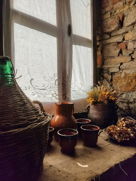 Vintage Set Fenster Mit Vasen Und Halbmond — Stockfoto