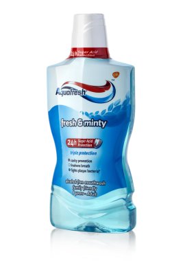 Aquafresh beyaz arka plan üzerinde izole