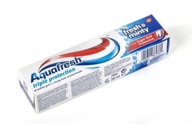 Suga içeren Aquafresh diş macunu