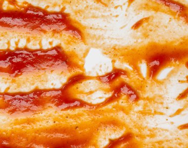 beyaz zemin üzerine ketçap