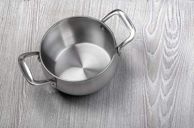 boş tencereye rustik ahşap üzerinde