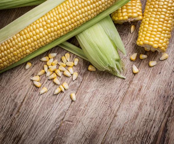 Fresh corn on wooden table — Stock Photo, Image