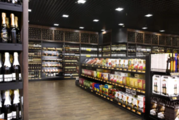Estantes de vino en el supermercado —  Fotos de Stock
