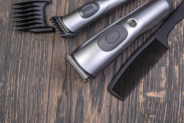 Setting with hair clipper and comb — Stock Photo, Image