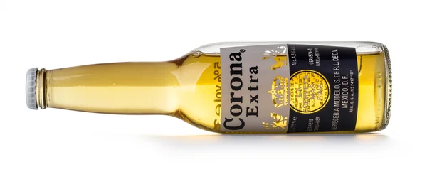 Foto de uma garrafa de cerveja extra Corona — Fotografia de Stock