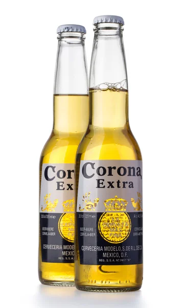 Foto de uma garrafa de cerveja extra Corona — Fotografia de Stock