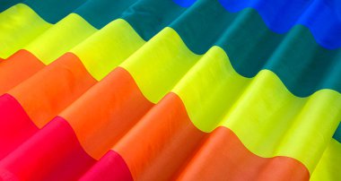 Gökkuşağı bayrağının bir parçası (arka plan şeklinde LGBT gurur bayrağı olarak da bilinir)