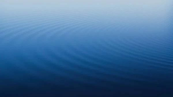 Niebieski Kroplą Wody Pluskiem Tło Pierścieni Wodnych — Zdjęcie stockowe