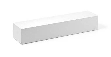 Beyaz karton kutu beyaz arka planda izole edilmiş. Bir yerleşim koleksiyonu paketlemek için şablon. Kırpma yolları etkin.