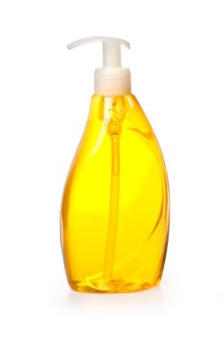 Kırpma yolu olan beyaz bir arkaplanda izole edilmiş sarı sıvı sabun