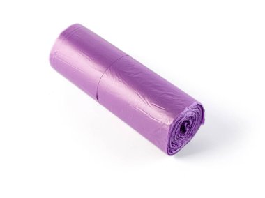 Beyaz arkaplanda izole edilmiş plastik çöp torbaları