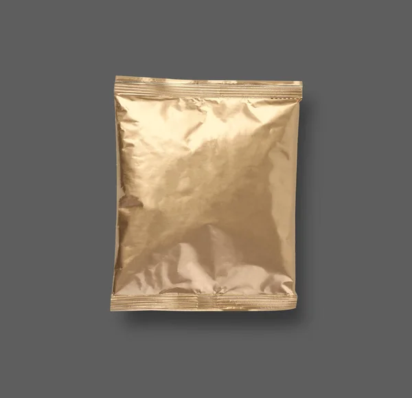 Goldfolie Plastiktüte Isoliert Auf Grauem Hintergrund Verpackungsvorlagen Mockup Sammlung Kaffee — Stockfoto