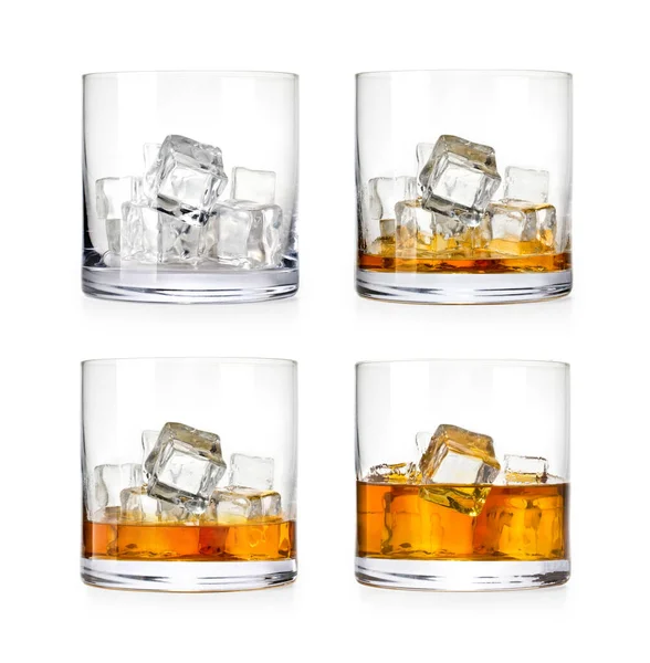 Whiskeygläser Vorhanden Isoliert Auf Weiß Mit Eis Und Reflexion — Stockfoto