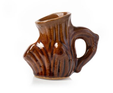  seramik sürahi. Beyaz arkaplanda izole.