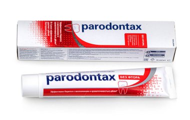 Anapa, Rusya 22 Eylül 2025: Diş macunu kutusu ve ağız sağlığı ve sakız sağlığı için tüp