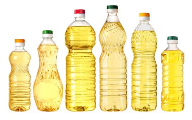 Altın sebze yağıyla doldurulmuş altı çeşit plastik şişe kullanıma hazır.