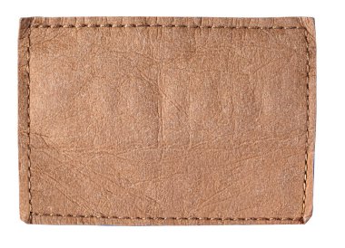 Şeffaf alfa arkaplan üzerinde dikişli kenarları ve dokusu olan boş kahverengi deri yama