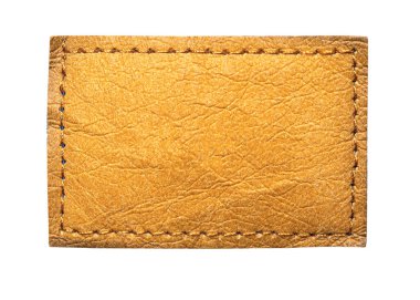 Şeffaf arka planda dikişleri olan boş, sarı, kahverengi deri bir etiket.