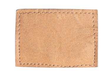 Beyaz dikişli boş kahverengi deri yama, şeffaf arkaplanda kopya alanı sunuyor