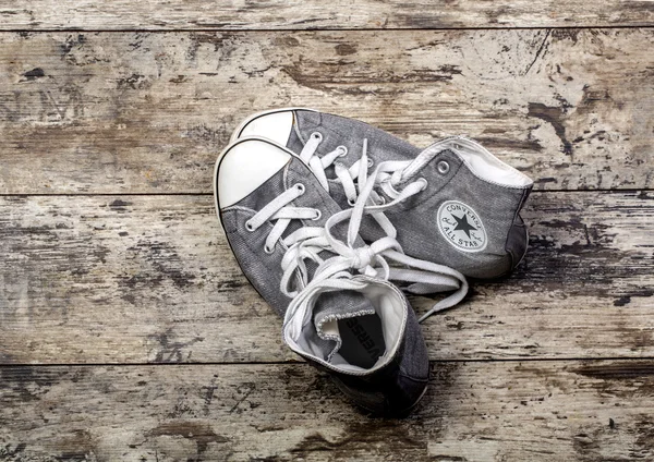 Converse shoes on wooden planks — Stock Photo, Image