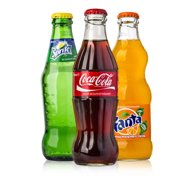 Стеклянные бутылки Coca-Cola, Fanta и Sprite — стоковое фото