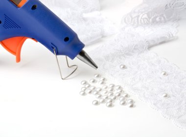 beyaz zemin üzerine p.kodu