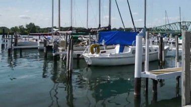 Detroit nehri üzerinde Marina