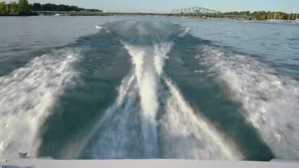 デトロイト川のボート — ストック動画