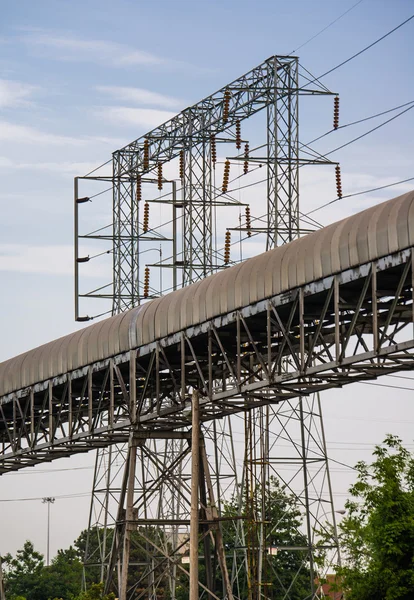 Estructura de líneas eléctricas — Foto de Stock