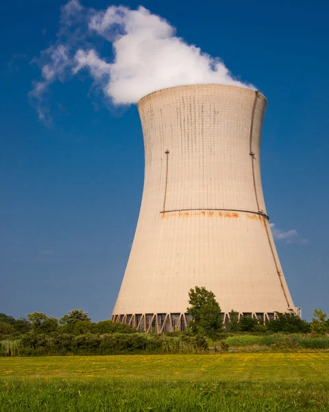 Reactor koeling toren stoom — Stockfoto