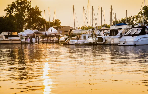 Boot Marina zonsondergang — Stockfoto