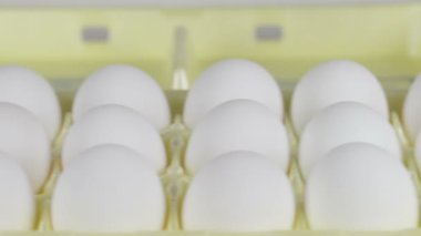 Bir yumurta kartonu toplama