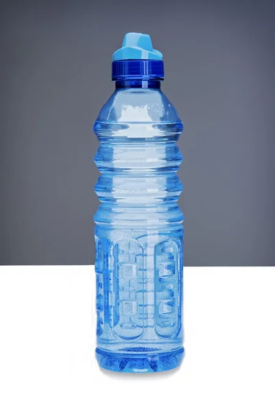 Kühle blaue Wasserflasche — Stockfoto