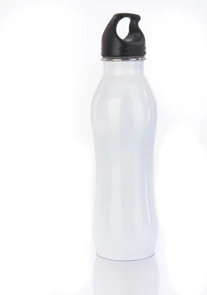 Бутылка с белой водой — стоковое фото